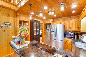 Gallery image of Riverfront Cabin w/ Outdoor Oasis in Seminary! in Collins