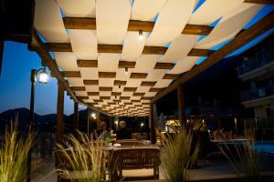 Reštaurácia alebo iné gastronomické zariadenie v ubytovaní Maria Resort Parga