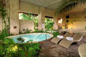 Bazén v ubytování Grand Palladium Colonial Resort & Spa - All Inclusive nebo v jeho okolí