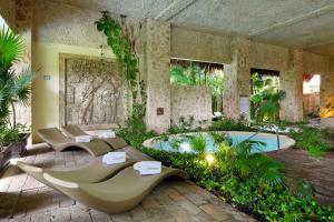Bazén v ubytování Grand Palladium Colonial Resort & Spa - All Inclusive nebo v jeho okolí