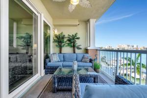 Balkón nebo terasa v ubytování Waterfront -3BR - 2Kings -Pool Balcony - Beach