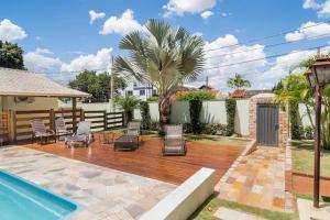 a backyard with a wooden deck and a swimming pool at Espaço Barão - Área de Lazer in Araraquara
