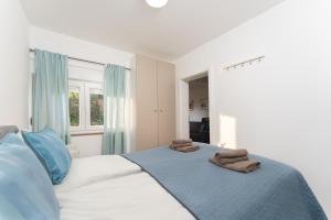 Postel nebo postele na pokoji v ubytování Apartments Palma Rabac