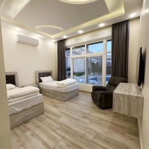 Galeriebild der Unterkunft Waves Chalet in Al Mazār + 14 Fotos