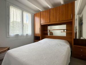 Postel nebo postele na pokoji v ubytování Maison La Palmyre, 3 pièces, 5 personnes - FR-1-705-21