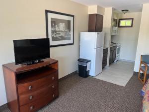 Kuchyň nebo kuchyňský kout v ubytování All Star Inn & Suites