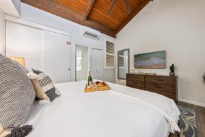 เตียงในห้องที่ Kamaole Sands 5401