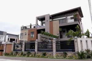 Bangunan di mana terletaknya vila ini