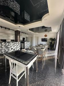 Kuchyň nebo kuchyňský kout v ubytování My House + 34 fotografií