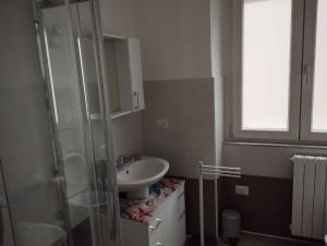 Koupelna v ubytování Bilocale per 2 - Quadrilocale per 6 - Appartamenti Sebastiani centralissimi