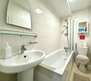 Ванна кімната в The G Spot - 1 Bedroom Apartment Edgware Road Central London