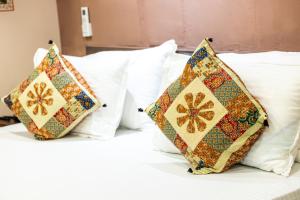 Khamma Heritage客房内的一张或多张床位