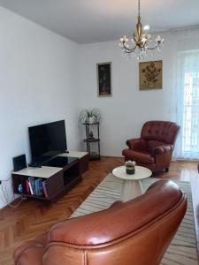 Televízia a/alebo spoločenská miestnosť v ubytovaní Apartment Magical view