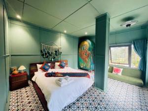 Ένα ή περισσότερα κρεβάτια σε δωμάτιο στο Rosie Garden Măng Đen +18 φωτογραφίες