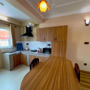 House of Forrest, Service Apartments的厨房或小厨房