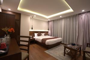 Tempat tidur dalam kamar di Apex Business Hotel - Tribhuvan International Airport, Kathmandu