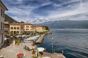 a view of a town with boats in the water at Appartamento Panorama al Porto - Theater Home in Gargnano