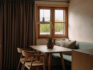 Posezení v ubytování Hirschen - Fine Hotel, Restaurant & Spa