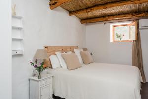 Posteľ alebo postele v izbe v ubytovaní Can Quince Balafia Ibiza Hotel - Turismo de Interior