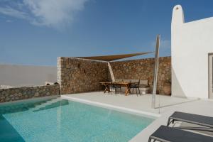 The swimming pool at or close to Rizes Villas Santorini with private pool