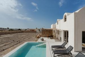 The swimming pool at or close to Rizes Villas Santorini with private pool