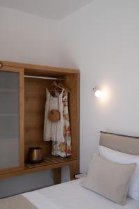 A bed or beds in a room at Rizes Villas Santorini with private pool