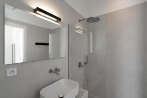 A bathroom at Rizes Villas Santorini with private pool