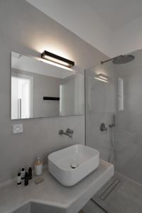 A bathroom at Rizes Villas Santorini with private pool