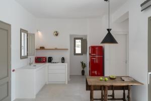 A kitchen or kitchenette at Rizes Villas Santorini with private pool