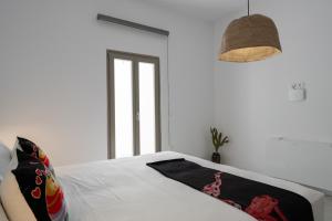 A bed or beds in a room at Rizes Villas Santorini with private pool