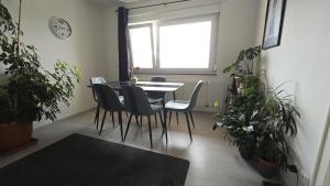 a dining room with a table and chairs and a window at sunny City Apartment in Villingen-Schwenningen +5 photos