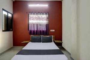 Łóżko lub łóżka w pokoju w obiekcie OYO 8195 The Hotel Lotus Inn