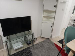 TV a/nebo společenská místnost v ubytování La clef des cœurs + 6 fotografií