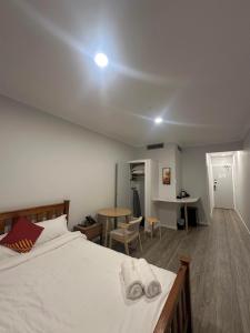 Postel nebo postele na pokoji v ubytování AWA Hotel