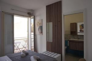 Postel nebo postele na pokoji v ubytování La Scala del Moro Rooms - Dolce Risveglio