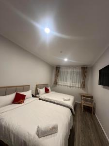 Postel nebo postele na pokoji v ubytování AWA Hotel
