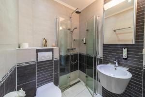 Ein Badezimmer in der Unterkunft Hotel Zum Halbmond
