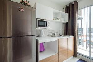 Kuchyň nebo kuchyňský kout v ubytování 453 8 floor happy room Imm-Aim condo By Pik