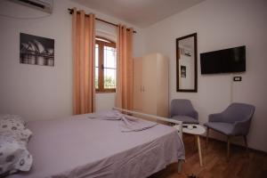 Μια τηλεόραση ή/και κέντρο ψυχαγωγίας στο Hotel Shkodra Lake