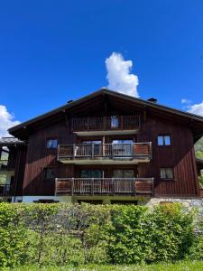 a large wooden building with balconies on it at Le Chardon Argenté T4 Duplex 4 etoiles - 7 couchages - Parking&Piscine in Samoëns