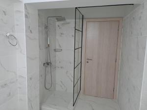 Ένα μπάνιο στο Aegean Apartments Evia