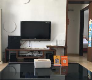 TV o dispositivi per l'intrattenimento presso Yailon House - TieXinQiao Metro St-ation - NanJing South Railway St-ation - 雅伦之屋-铁心桥地铁站-火车南站店