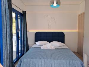 Ένα ή περισσότερα κρεβάτια σε δωμάτιο στο Aegean Apartments Evia