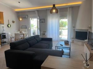 a living room with a couch and a table at Casita Dos in Ofrínion