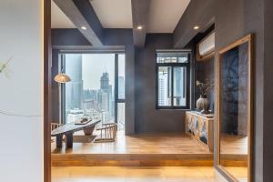 Fotografie z fotogalerie ubytování 重庆解放碑阳崽民宿高层新中式景观Youngzai Apt in Jiefangbei 5 v destinaci Čchung-čching