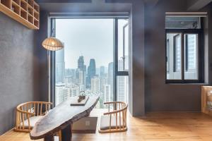 صورة لـ 重庆解放碑阳崽民宿高层新中式景观Youngzai Apt in Jiefangbei 5 في تشونغتشينغ