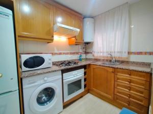 A kitchen or kitchenette at ACV - Costa Marina I-1ª linea planta 2 sur