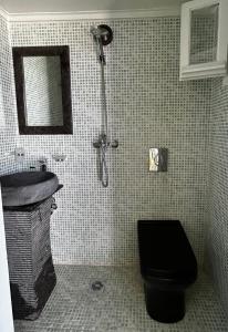 Ένα μπάνιο στο Astypalea Apartments