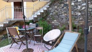 A seating area at Monterosso Apartments in Servano's Villas
