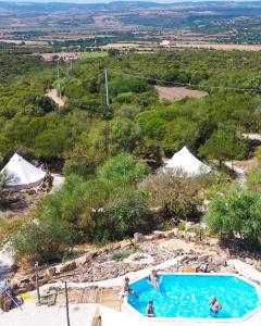 Bazén v ubytování Pasare Glamping_AnglonaRuralExperience nebo v jeho okolí